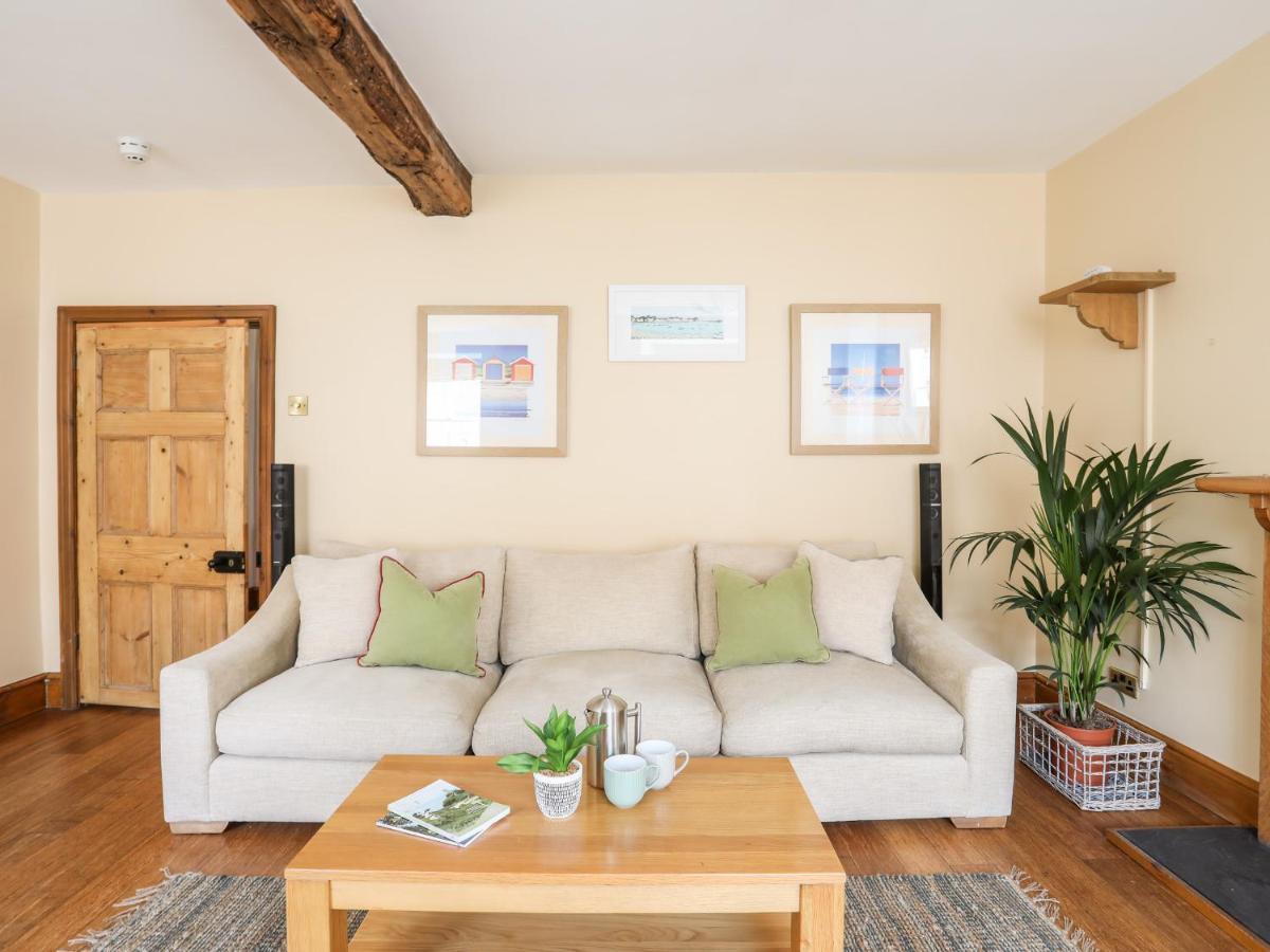 Above Deck Apartment Beaumaris Bagian luar foto