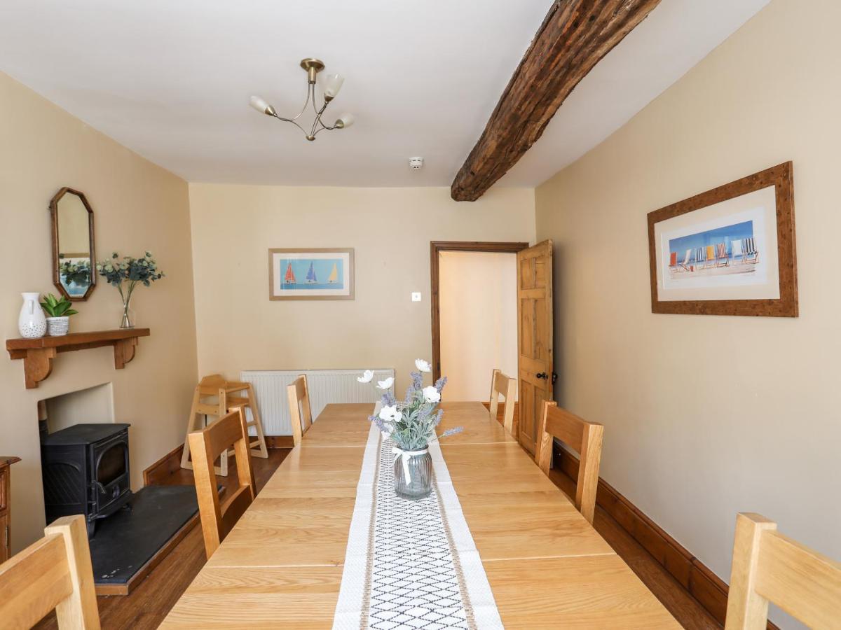 Above Deck Apartment Beaumaris Bagian luar foto