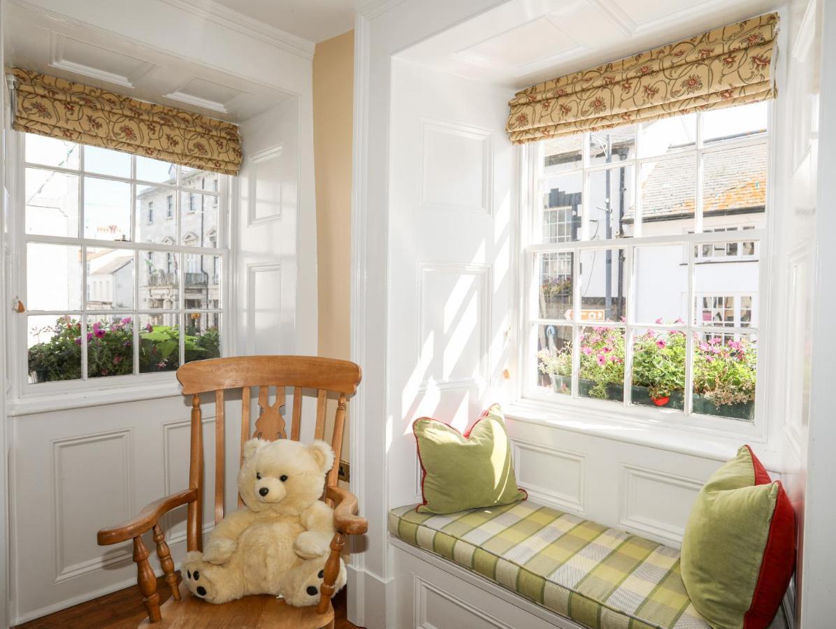 Above Deck Apartment Beaumaris Bagian luar foto